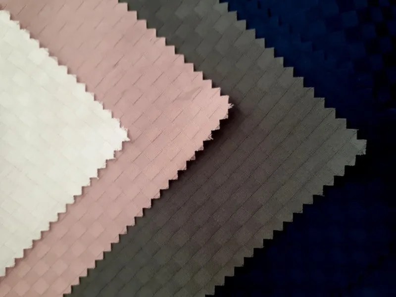 Jogo saco de edredão cetim 300 fios anthracite - Quadradinhos em jacquard: Para cama 200cm - 1 saco edredão 280 x 240 cm + 2 fronhas almofada 50x70 cm