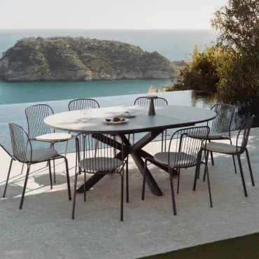 Conjunto De Mesa Extensível Em Alumínio Begur 145-200x145 Cm E 8 Cadeiras De Jardim Em Aço Anerina Cinza Grafito - Sklum