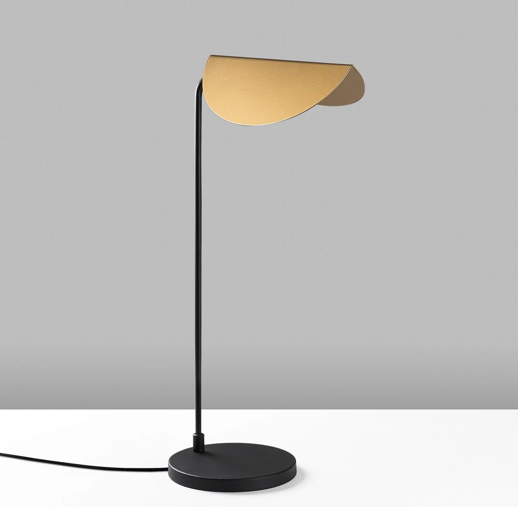 Candeeiro de Mesa Corner – Preto – 30 x 18 x 57 cm