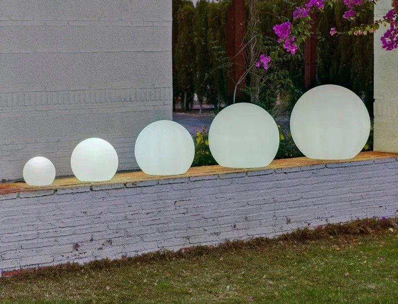 BOLA ILUMINADA BULY 20 CM COM LUZ LED BRANCO QUENTE COM CABO HOTEL, CASA, JARDIM, RESTAURANTE, BAR