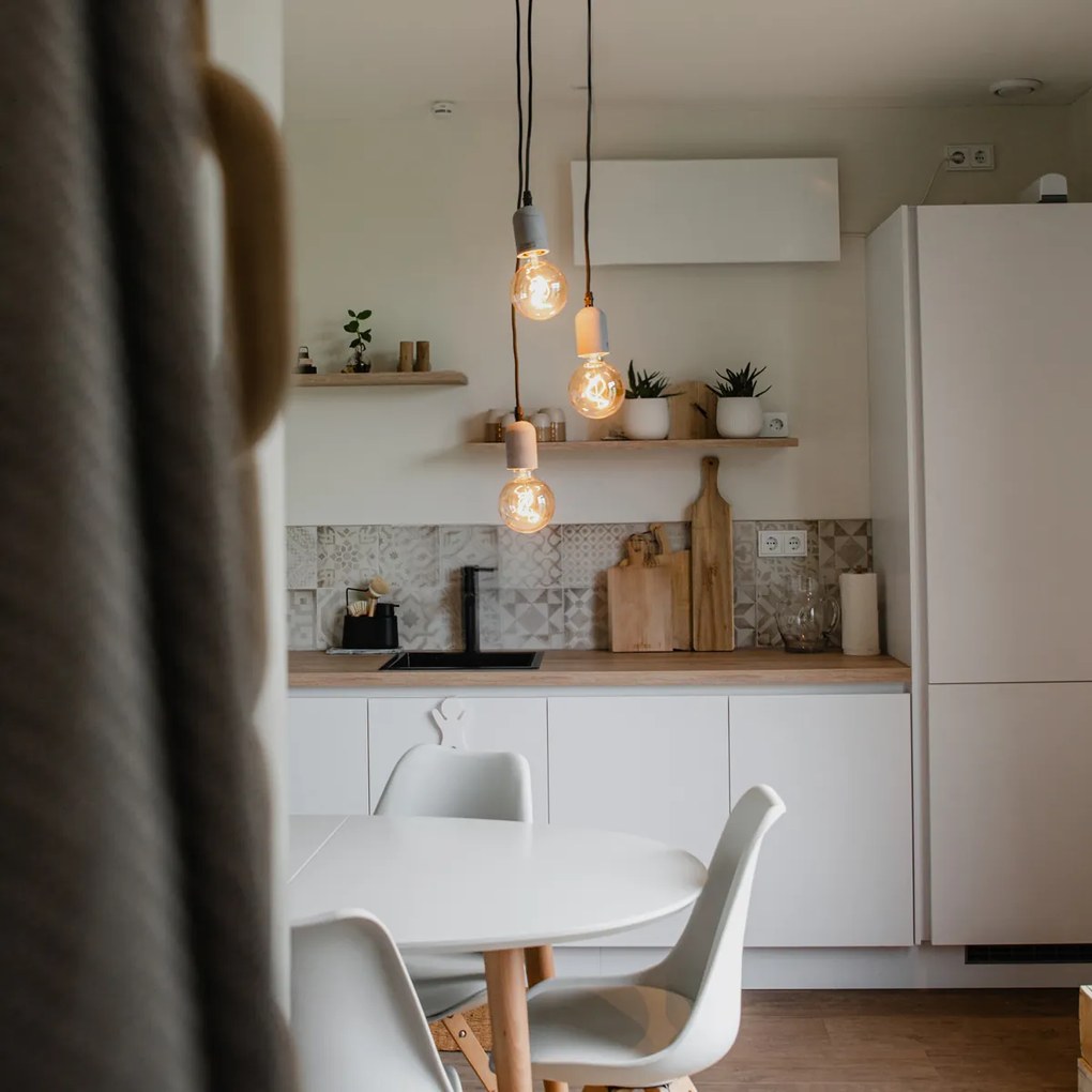 Candeeiro de suspensão industrial preto com betão redondo 3 luzes - Pedra