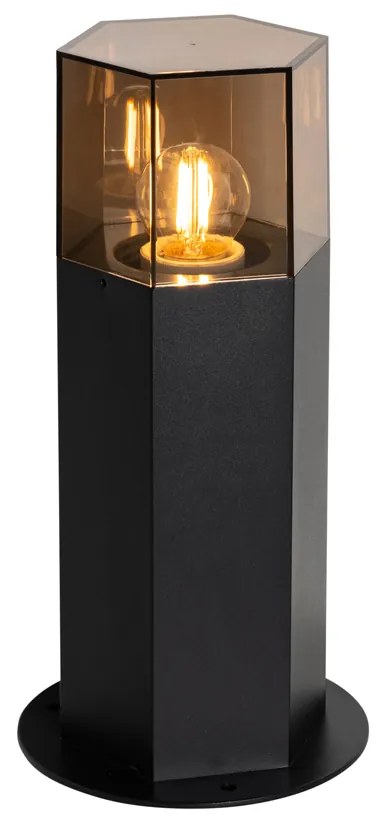 Candeeiro de pé exterior preto com abajur hexagonal em vidro fumê 30cm - Denmark Moderno