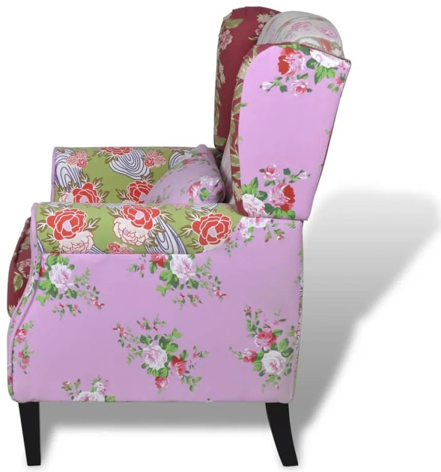 Poltrona de tecido com design de retalhos