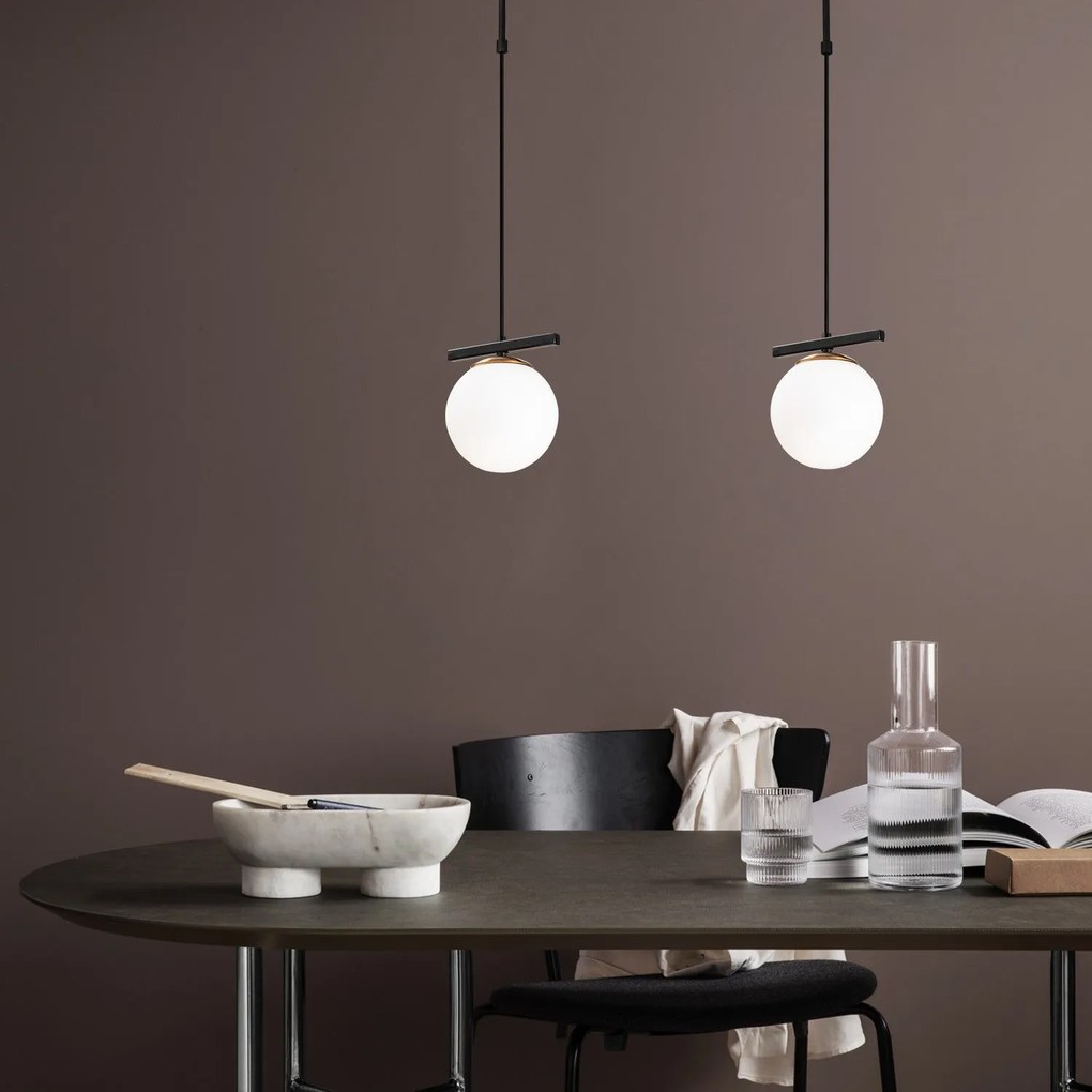 Chandelier Uzum – Branco e Preto – 64 x 15 cm