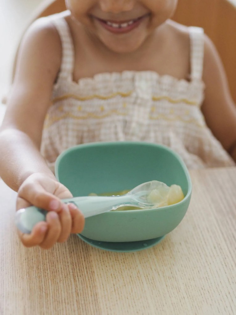 Taça em silicone Montessori, com ventosa, BEABA verde