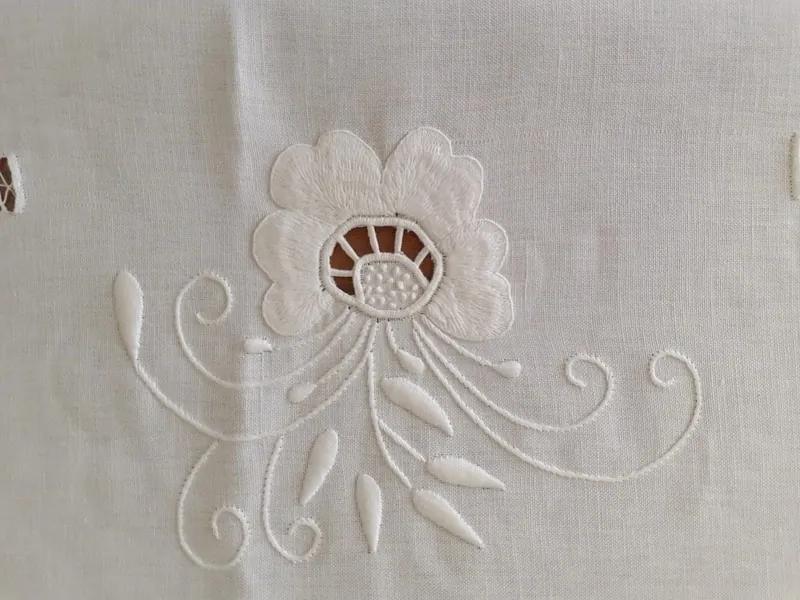 Toalha de mesa de linho bordada a mão - Bordados matiz e richelieu - bordados da lixa: Pedido Fabricação 1 Toalha 175x275  cm ( Largura x comprimento )