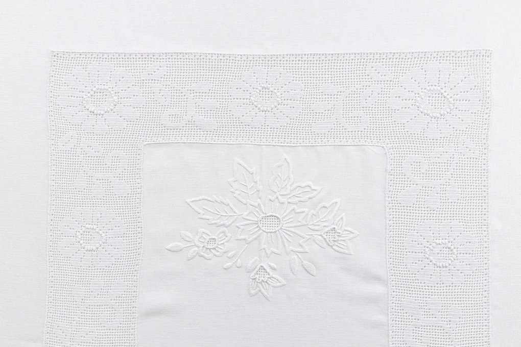 170x270 cm - Toalha de mesa de linho bordada C/ crochê a mão