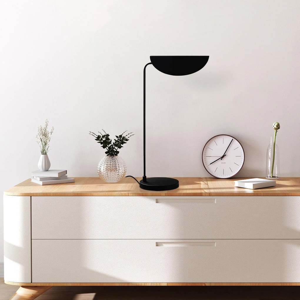 Candeeiro de Mesa Corner – Preto – 30 x 18 x 57 cm