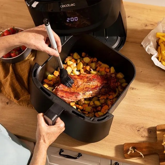 Fritadeira sem óleo Cecotec capacidade de 7,6 L Cecofry Absolute 7600 airfryer dietética digital e compacta sem óleo, com tecnologia PerfectCook