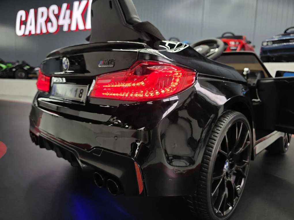 Carro elétrico para crianças BMW M5 24V Pneus EVA, Assento de couro sintético Preto metálico