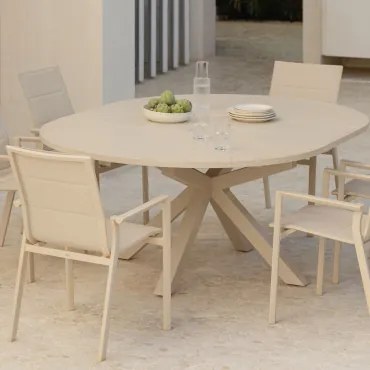 Conjunto De Mesa Extensível Barces 145-200x145 Cm E 6 Cadeiras De Jardim Empilháveis Com Apoios De Braços Em Alumínio Karena Tapioca Bege - Sklum
