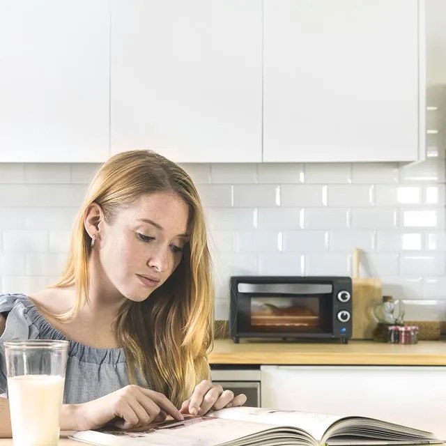 Mini-forno elétrico multifunções Bake&Toast 1090 Black , 10 litros de capacidade e porta com vidro duplo