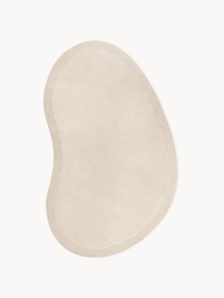 Tapete em lã artesanal com forma orgânica Kadey