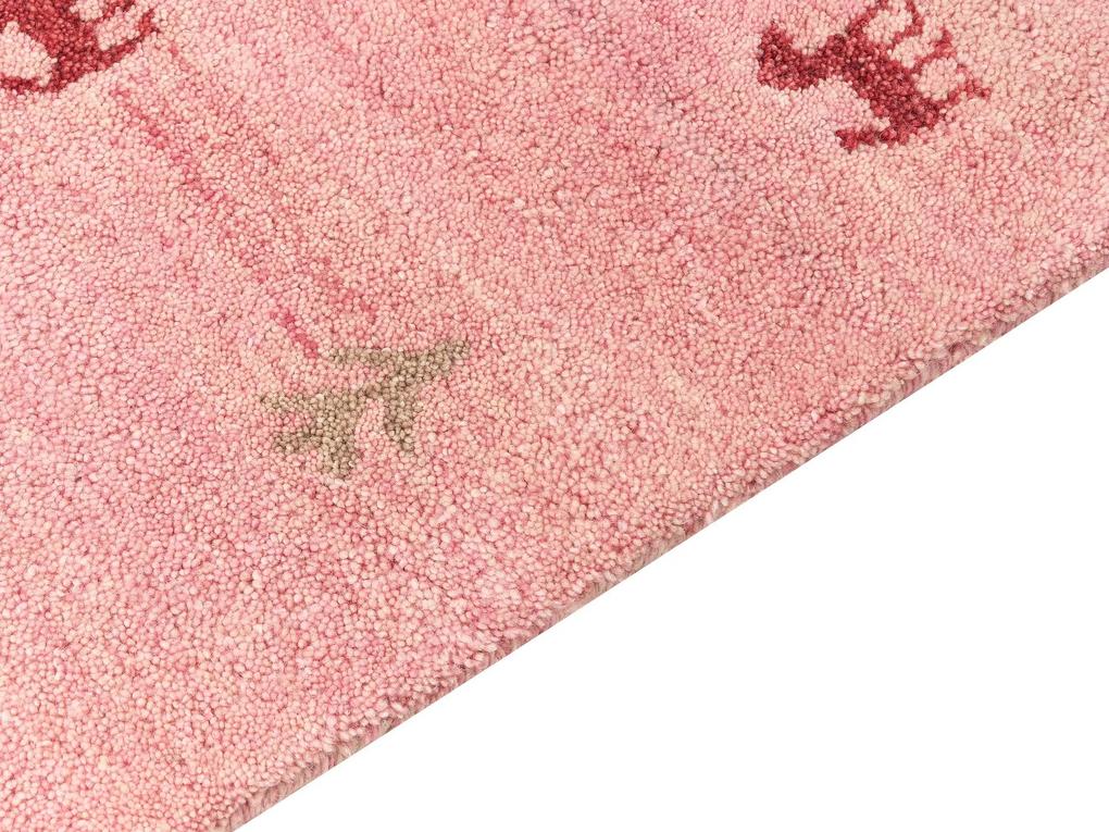 Tapete Gabbeh em lã rosa 140 x 200 cm YULAFI Beliani