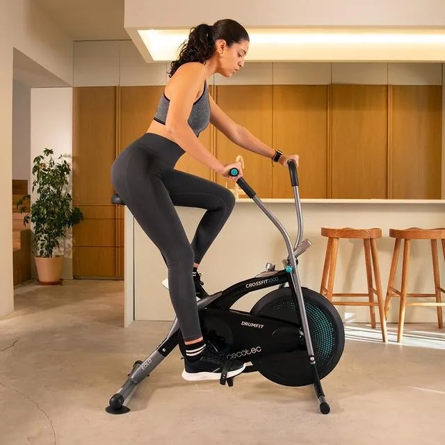 Bicicleta indoor Drumfit WOD Rider 1000 Eolo com resistência de ar ajustável manualmente