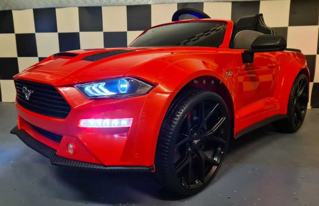 Carro infantil 24V Ford Mustang Comando Drift, Pneus frente de borracha / traseira de plástico devido ao Drift vermelho metálico
