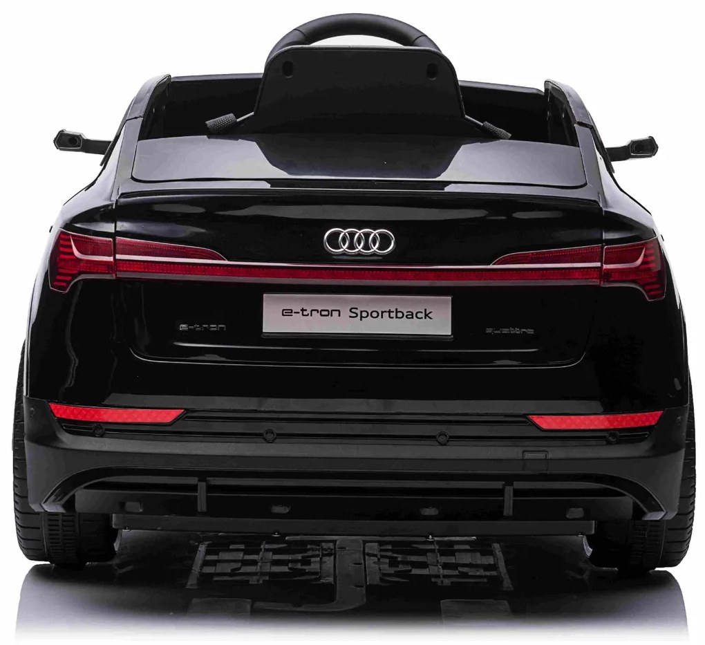 Carro elétrico para crianças Audi E-tron Sportback 12V, comando remoto 2,4 GHz, entrada USB/AUX, suspensão, bateria de lítio, luzes LED, 2 motores de