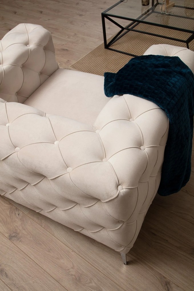 Poltrona Francisca – Design Moderno com Pernas Cromadas – Ecru – 108x9