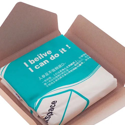 Colcha para Almofada com Tecla de Computador - Vermelho