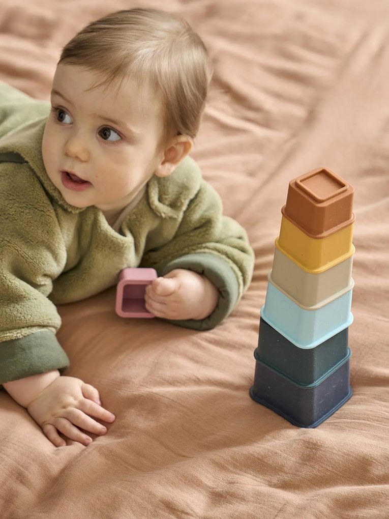 Torre de cubos Montessori, em silicone laranja medio liso