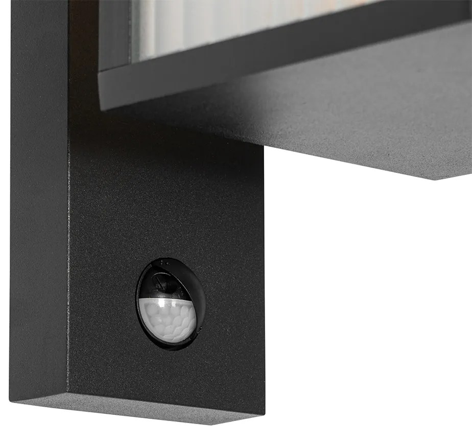 Candeeiro de parede exterior preto com vidro canelado e sensor de movimento - Charlois Moderno