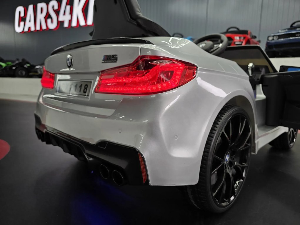 Carro elétrico para crianças BMW M5 24V Pneus EVA, Assento de couro sintético Cinza metálico