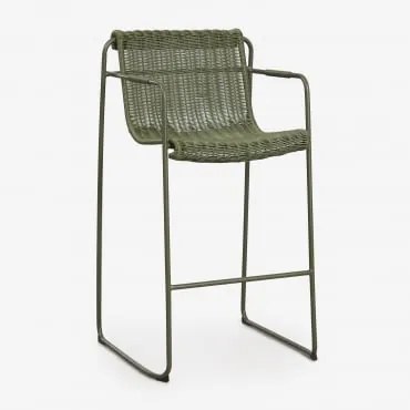 Banqueta Alta Empilhável Com Braços Em Rattan Sintético E Aço Revia ↑75 Cm & Verde Azeitona Intenso - Sklum