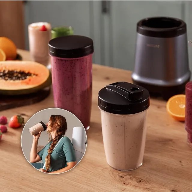Liquidificadora de batidos Nutriblender Fusion com 2 copos portáteis, 6 lâminas de aço inoxidável revestidas a titânio preto e 1000 W de potência