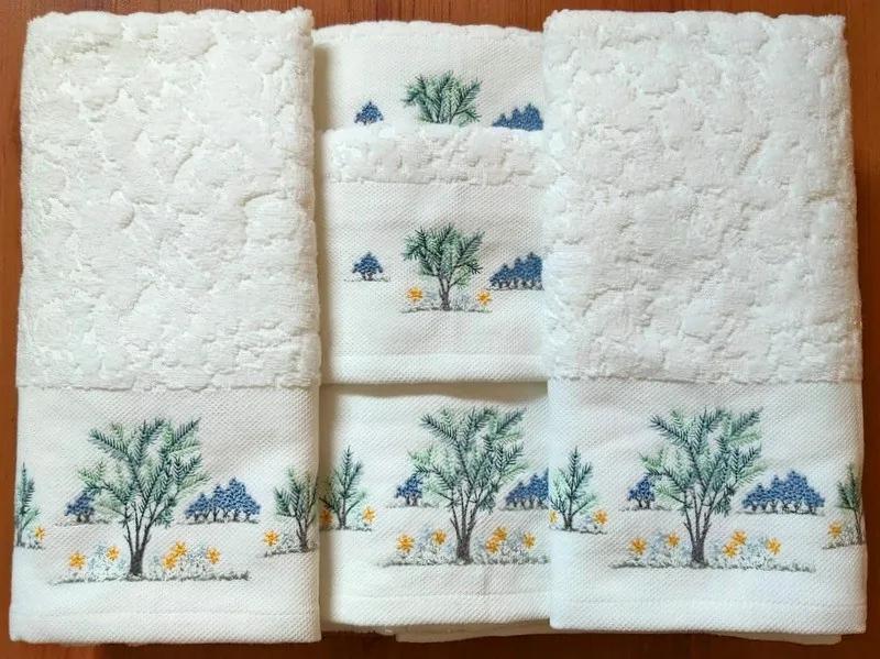 6 toalhas de banho bordadas 100% algodão com 500 gr./m2: 2 toalhas 100x150 cm - 2 toalhas 50x100 cm - 2 toalhas 30x50 cm