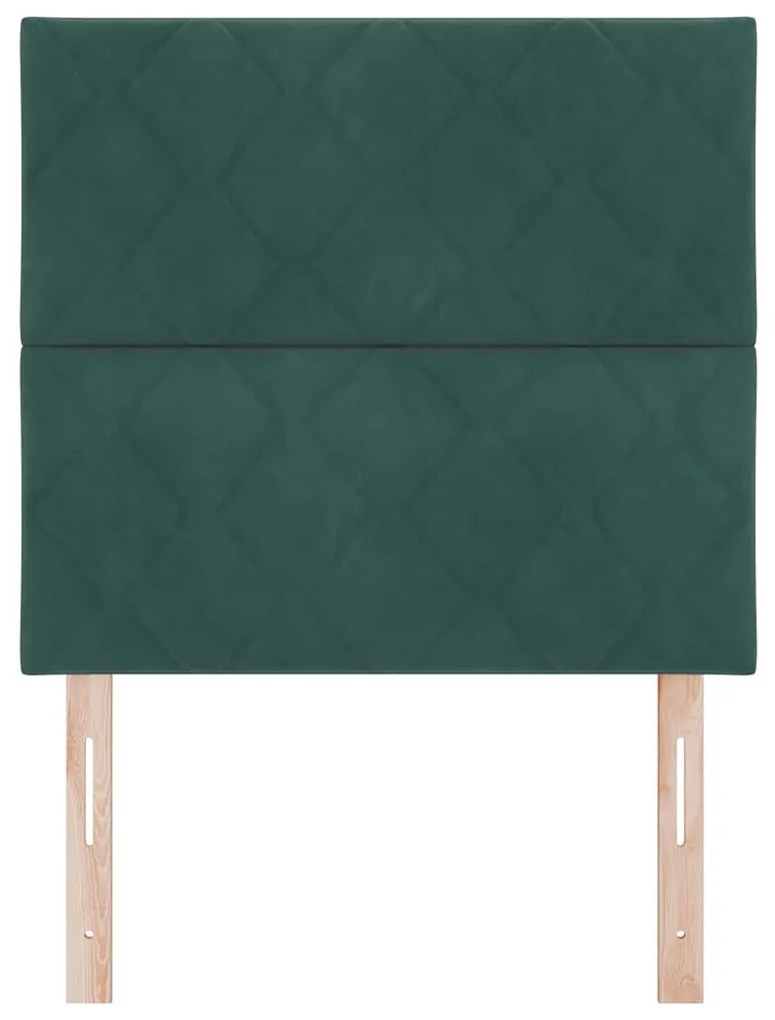 <strong>Cabeceira </strong> em <strong>veludo verde escuro</strong> co