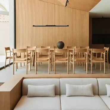 Conjunto De Mesa Extensível 220-320x95 Cm Treveris E 12 Cadeiras De Jantar Em Madeira De Carvalho Mara Signature Madeira Natural - Sklum