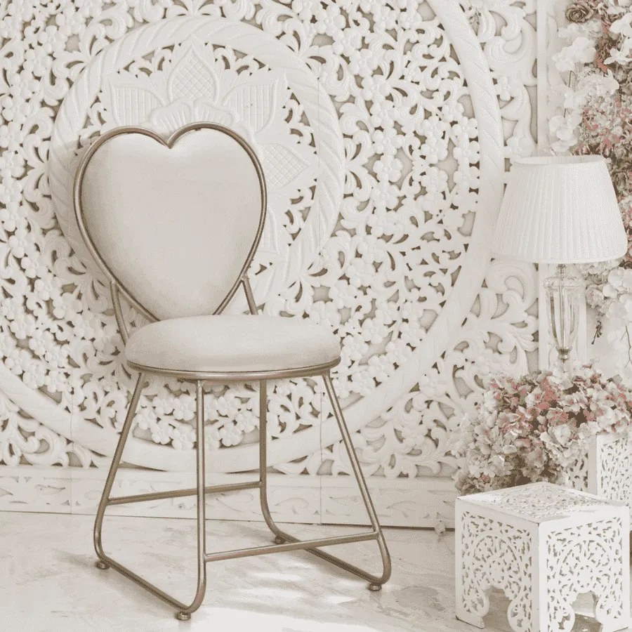 CADEIRA CORAÇÃO 37X47X80 CM