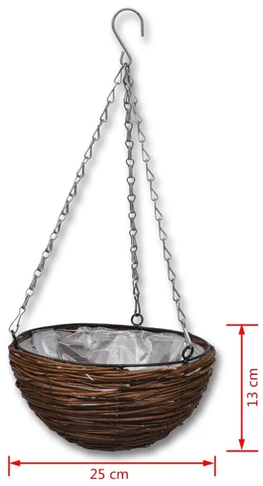 Cesta pequena de vime pendurada com corrente