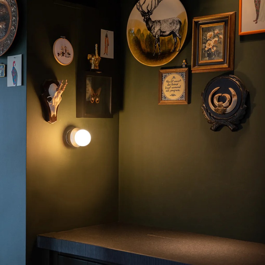 Candeeiro de parede preto IP44 com interruptor - Cederic