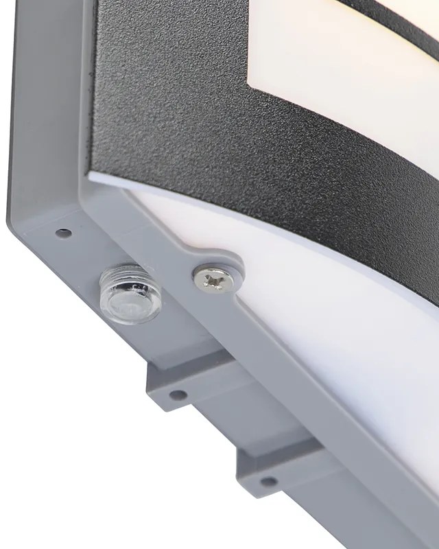 Candeeiro de parede exterior preto IP44 com sensor crepuscular - Miro Moderno