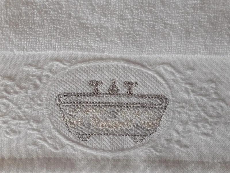 30x30 cm - 1 toalha bordada 100% algodão 500 gr./m2: Banheira II