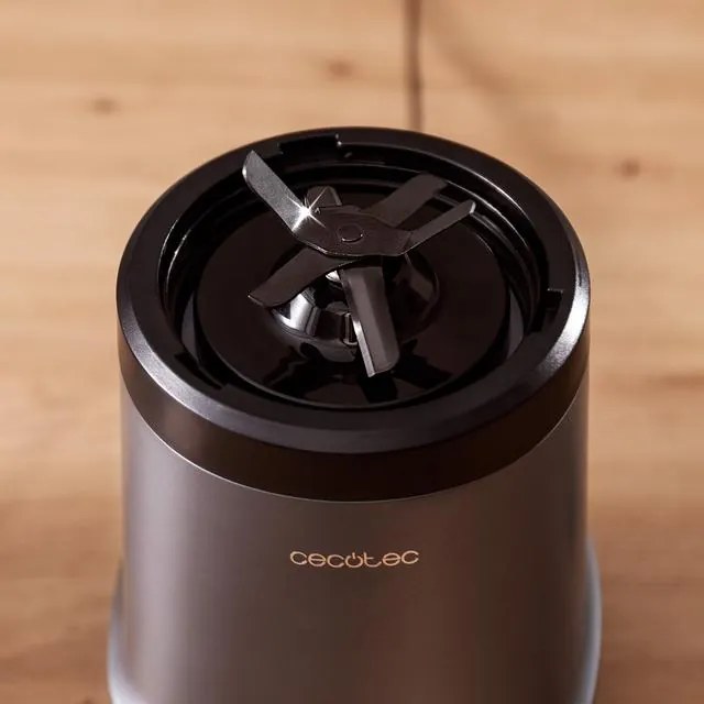 Liquidificadora de batidos Nutriblender Fusion com 2 copos portáteis, 6 lâminas de aço inoxidável revestidas a titânio preto e 1000 W de potência