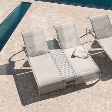 Conjunto De 2 Espreguiçadeiras Reclináveis E Mesa Auxiliar Em Aço Marietta Branco - Sklum