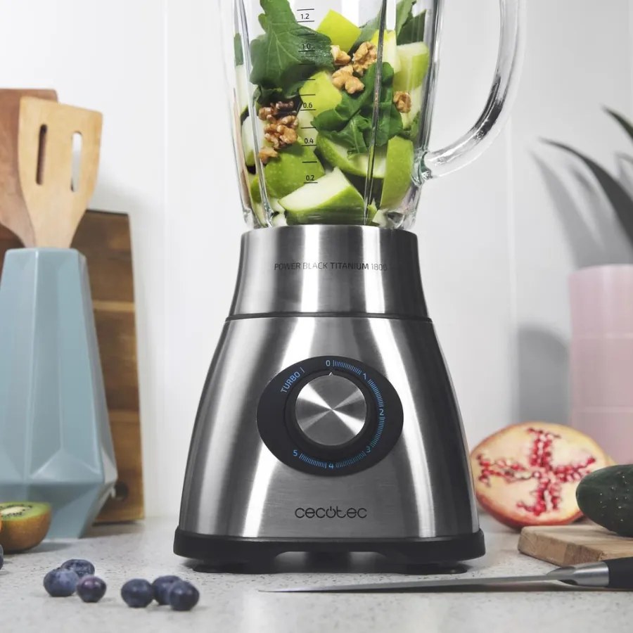 Liquidificador de vidro Power Black Titanium 1800 com acabamentos em aço inoxidável