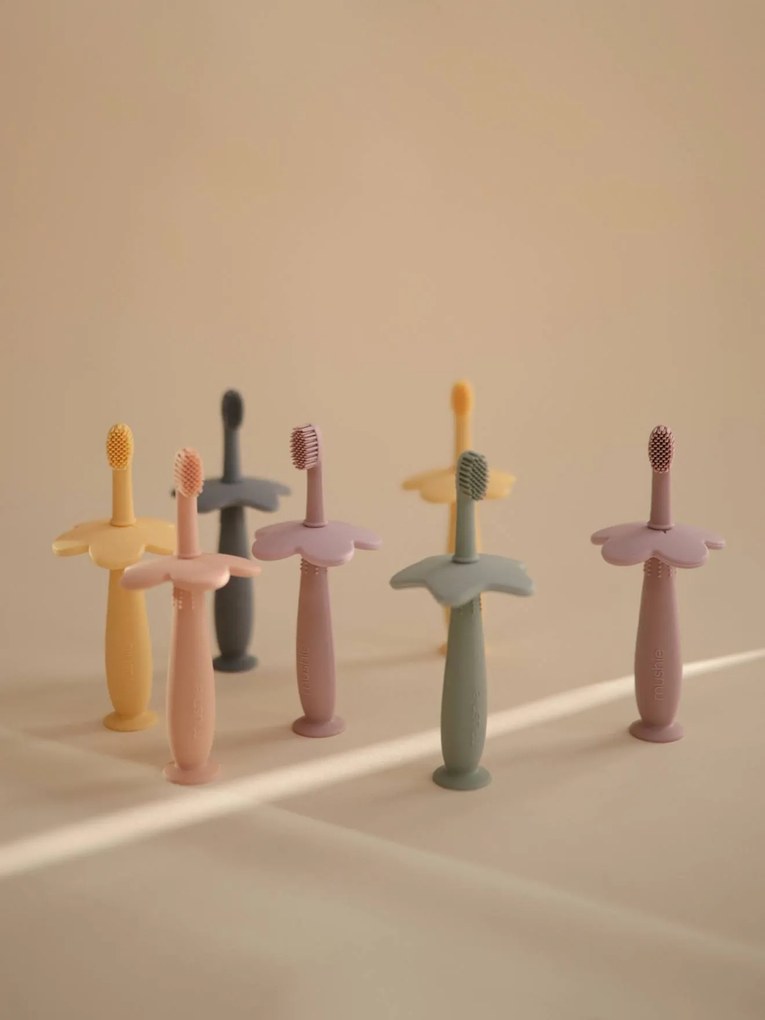 Escova de dentes de aprendizagem Montessori, da MUSHIE, em silicone azul