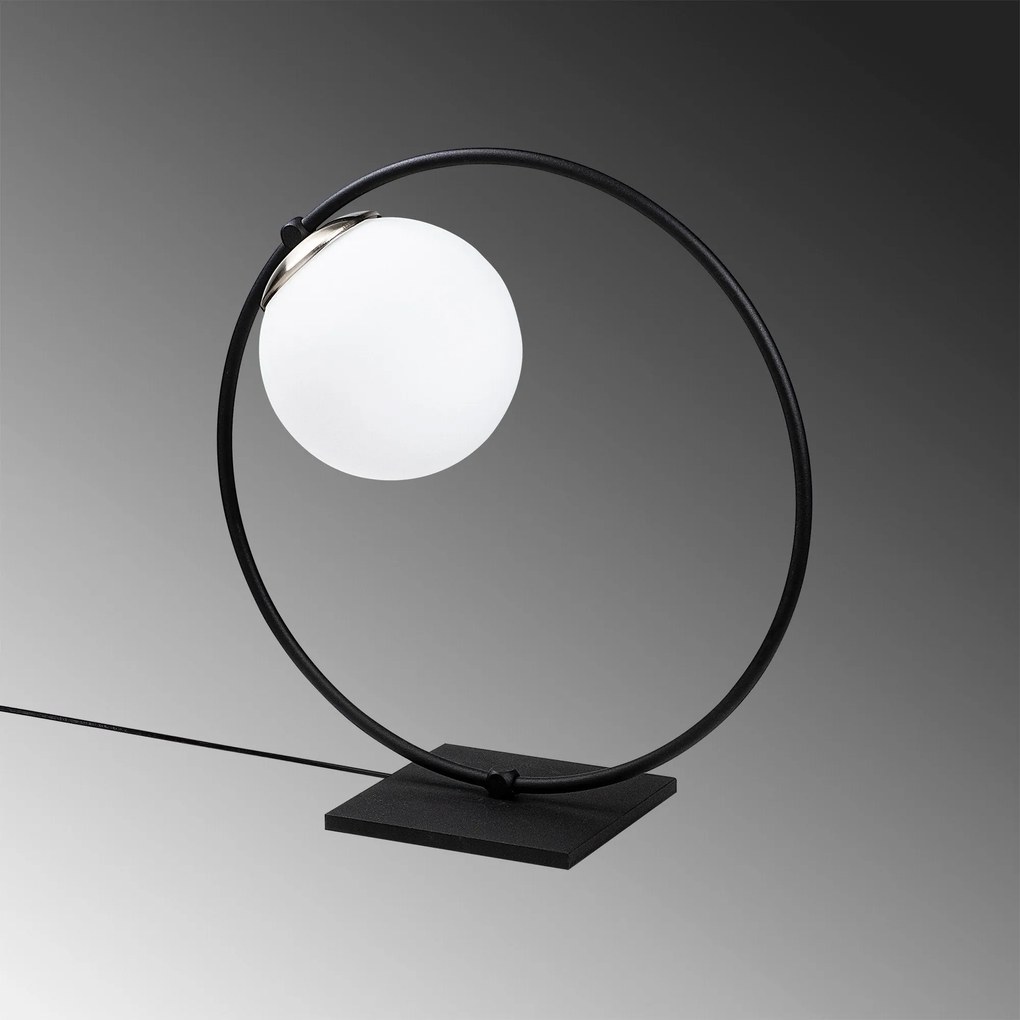 ****
Conjunto de Candeeiro de Teto e Mesa Dolunay – Preto e Branco –