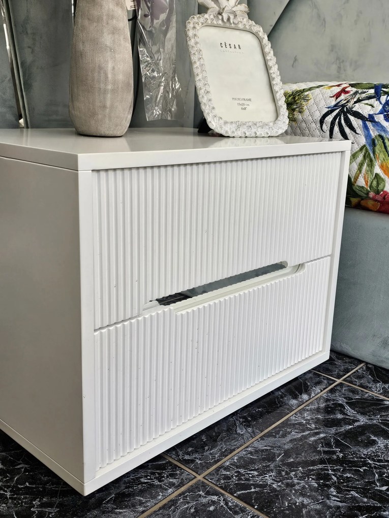 Mesa de cabeceira Omega (MDF Lacado | 60cm | Personalizável)