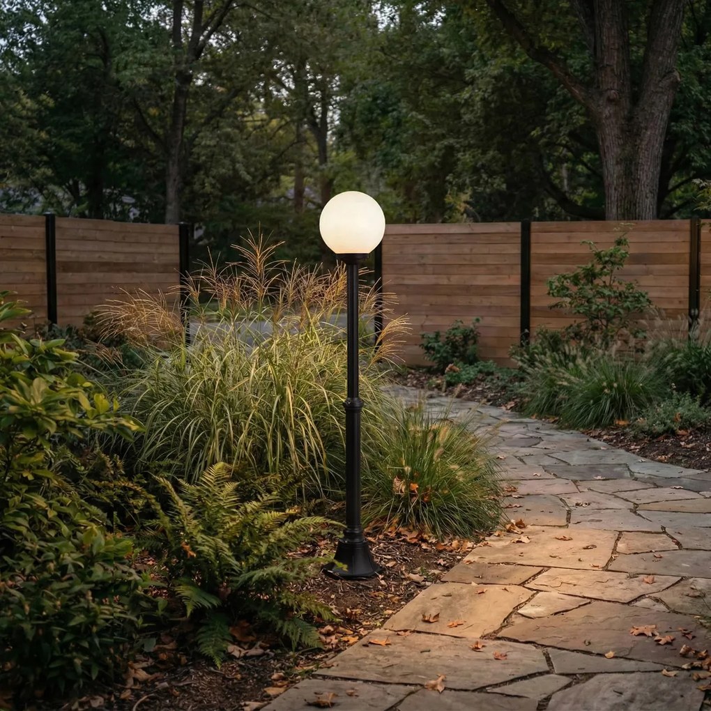 Candeeiro de Pé Exterior Clássico Preto com Vidro Opalino 140cm IP44 - Champs