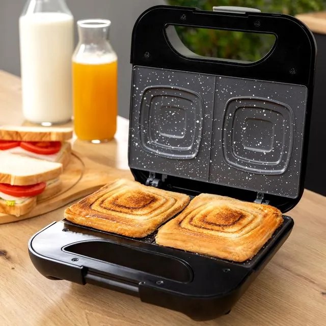 Tostadeira Rock'nToast Square + com acabamentos em aço inoxidável e 800 W de potência
