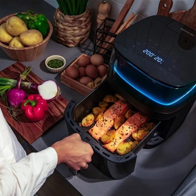 Fritadeira de ar Air fryer Cecofry Neon 5000  com capacidade para cozinhar de 5 l, pulverizador de água, controlo tátil e design luminoso