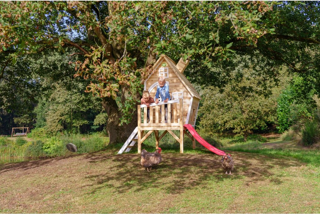 Casa de brincar exterior para crianças Fantasia 300 em madeira com escorrega natural
