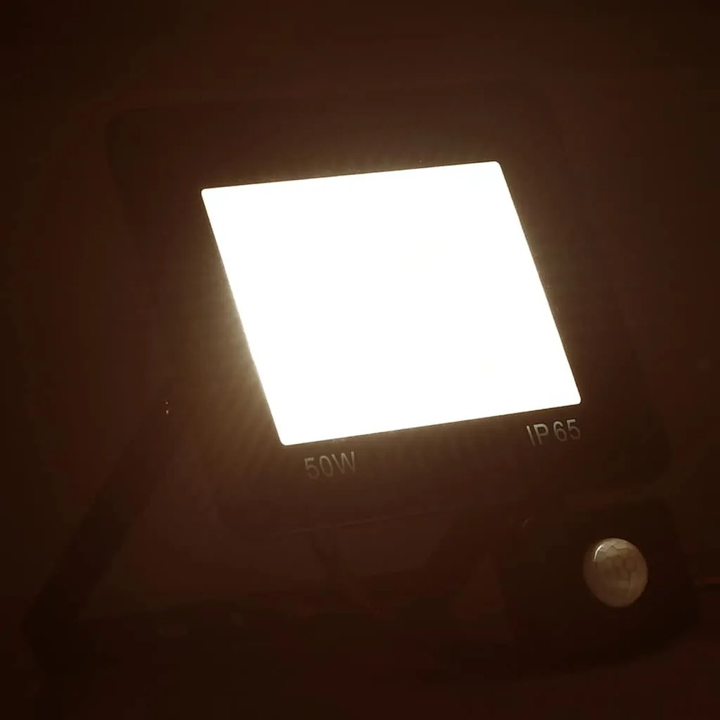 Projetor c/ iluminação LED e sensor 50 W branco quente
