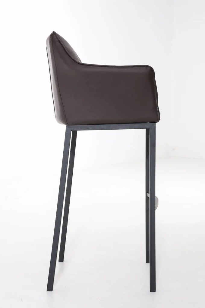 Banco de bar Damaso em couro sintético com estrutura preta 64 x 110 x 48 cm Castanho