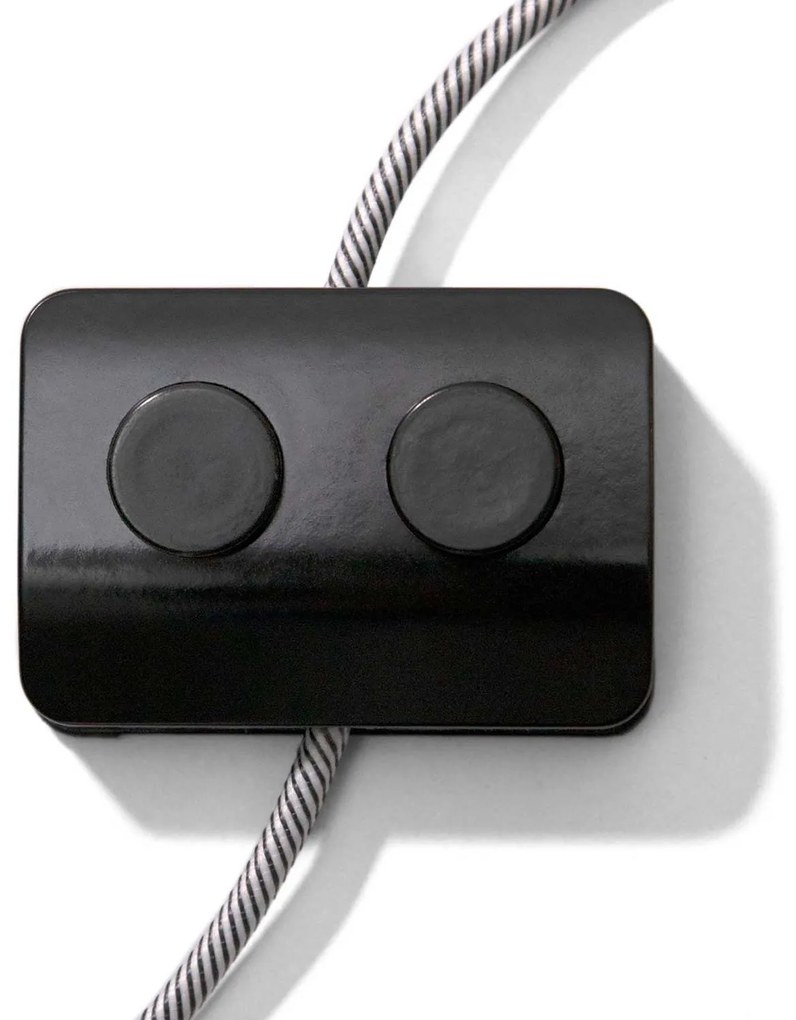 Interruptor de pé duplo preto de pólo único. Desenhado por Achille Castiglioni.
