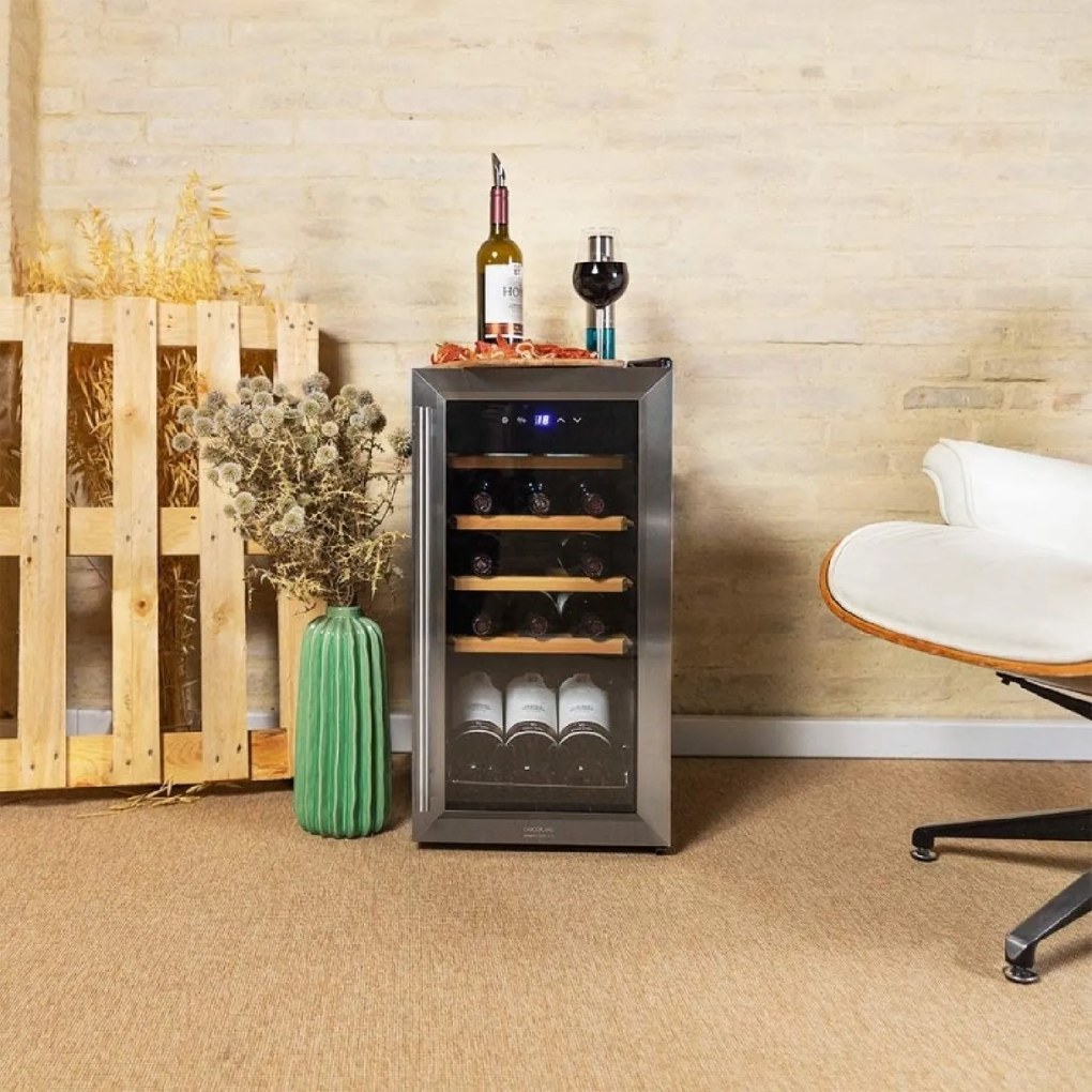 Refrigerador garrafeira de vinho GrandSommelier 15000 Inox Compressor 15 garrafas de capacidade com compressor, que garante um alto rendimento. Temper